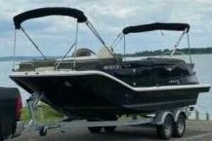 25ft Bayliner Yacht For Sale