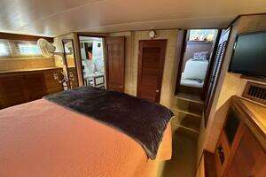 1980 Viking 43 DCMY thumbnail 22