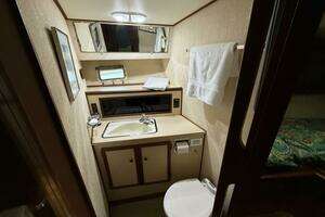 1980 Viking 43 DCMY thumbnail 34
