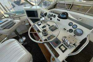 1980 Viking 43 DCMY thumbnail 12