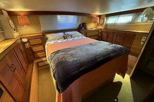 1980 Viking 43 DCMY thumbnail 24