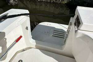 2013 Hunt Yachts Harrier 36 thumbnail 5