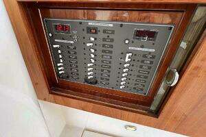 2013 Hunt Yachts Harrier 36 thumbnail 22