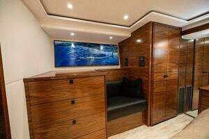2025 Viking 82 Convertible thumbnail 19