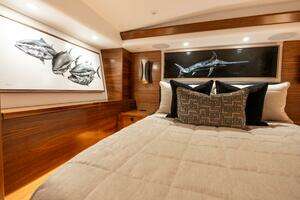 2025 Viking 82 Convertible thumbnail 31