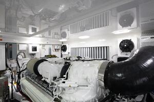 2025 82 Viking Convertible Boujie Engine Room (8)