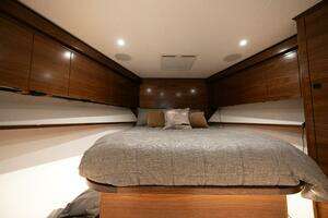 2025 Viking 82 Convertible thumbnail 23