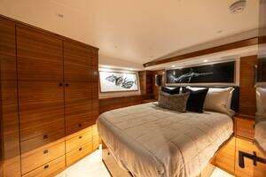 2025 Viking 82 Convertible thumbnail 33