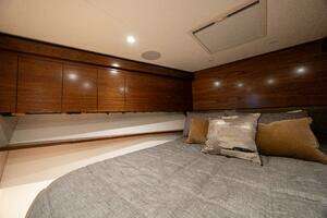 2025 Viking 82 Convertible thumbnail 25
