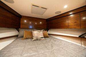 2025 Viking 82 Convertible thumbnail 24
