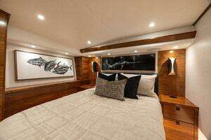 2025 Viking 82 Convertible thumbnail 29