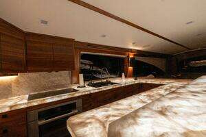 2025 Viking 82 Convertible thumbnail 11
