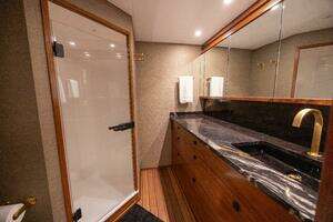 2025 Viking 82 Convertible thumbnail 21