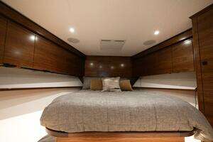 2025 Viking 82 Convertible thumbnail 26