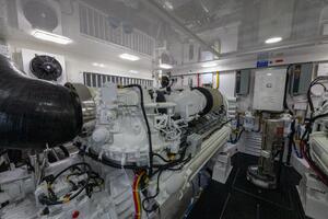 2025 82 Viking Convertible Boujie Engine Room (6)