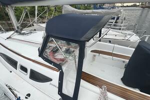 32ft Jeanneau Yacht For Sale