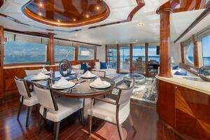 2002 Lazzara Yachts thumbnail 6