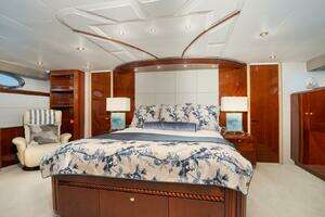 2002 Lazzara Yachts thumbnail 18