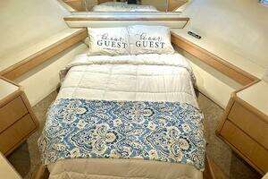 1994 Hatteras Cockpit Motoryacht thumbnail 21