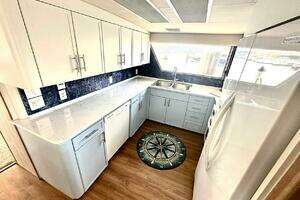 1994 Hatteras Cockpit Motoryacht thumbnail 19