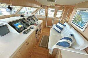 1994 Hatteras Cockpit Motoryacht thumbnail 24