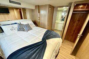 1994 Hatteras Cockpit Motoryacht thumbnail 6