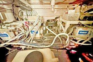 1994 Hatteras Cockpit Motoryacht thumbnail 13