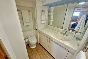 1994 Hatteras Cockpit Motoryacht thumbnail 20