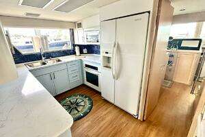 1994 Hatteras Cockpit Motoryacht thumbnail 18