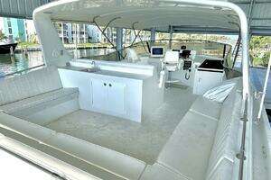 1994 Hatteras Cockpit Motoryacht thumbnail 30