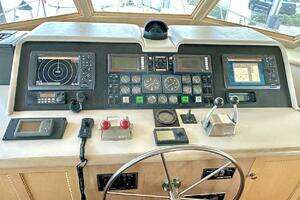 1994 Hatteras Cockpit Motoryacht thumbnail 23