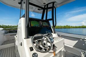 2022 Twin Vee 280 GFX-Helm