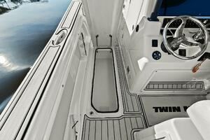 2022 Twin Vee 280 GFX-In-DeckFish Box