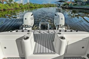 2022 Twin Vee 280 GFX-Cockpit