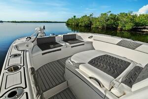 2022 Twin Vee 280 GFX-Foredeck