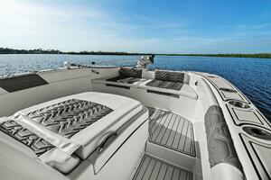 2022 Twin Vee 280 GFX-Foredeck
