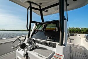 2022 Twin Vee 280 GFX-Helm