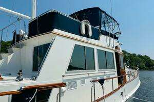 1998 Grand Banks 49 Classic thumbnail 9