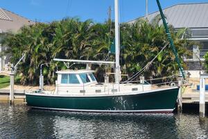Mystic 30ft Cape Dory Yacht For Sale