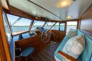 1970 Trumpy Houseboat thumbnail 10