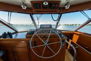1970 Trumpy Houseboat thumbnail 11