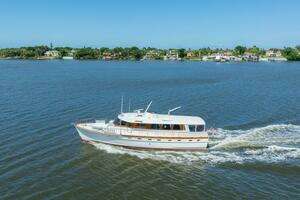 1970 Trumpy Houseboat thumbnail 40