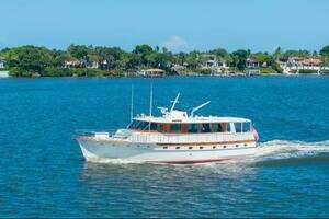 1970 Trumpy Houseboat thumbnail 39