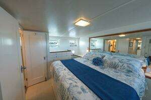 1970 Trumpy Houseboat thumbnail 13