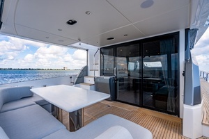 2023 Azimut Fly 68 thumbnail 2