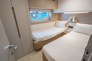 2023 Azimut Fly 68 thumbnail 22