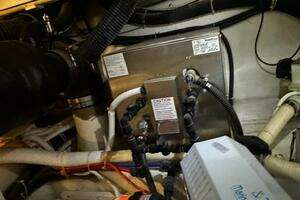 2004 Carver 360 Sport Sedan thumbnail 49
