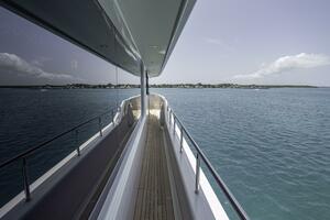 2014-Westport-40M-Yacht-For-Sale-Bahamas.jpg