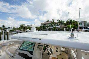 2023 Boston Whaler 380 Outrage thumbnail 21