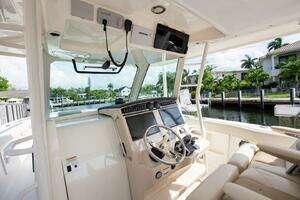 2023 Boston Whaler 380 Outrage thumbnail 11